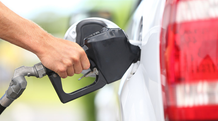Szerdán ismét drágulás lesz a hazai kutakon, a benzin és a gázolaj ára is emelkedik /Illusztráció: Northfoto