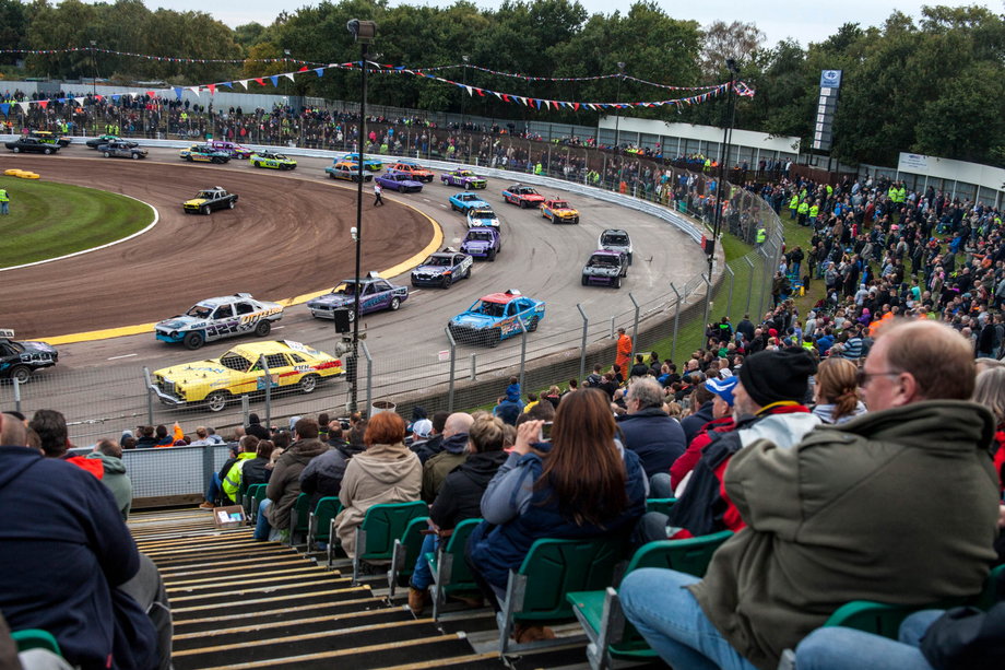 Short Oval racing takes place on a track that is similar to lower-level tracks in the US. It has been popular in the UK for decades.