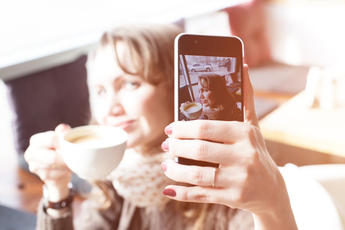 Jak tłumaczyć rosnącą popularność selfie?