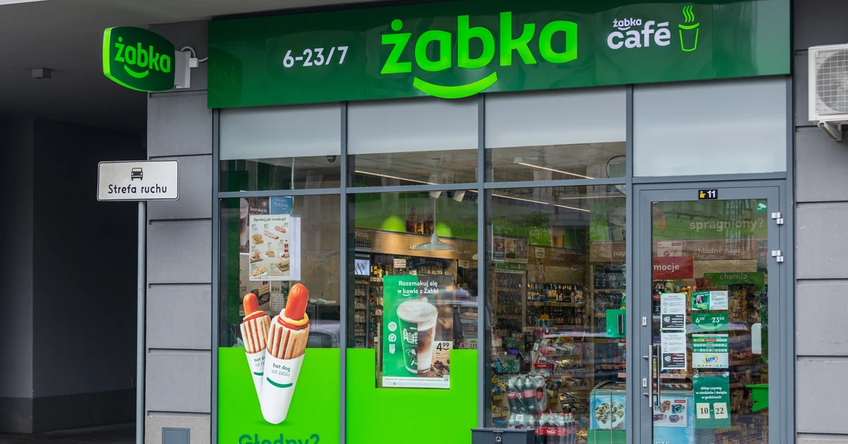 Do której otwarta jest Żabka we Wszystkich Świętych? Godziny otwarcia