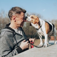 Kiderült! Úgy kötődnek a kutyák a gazdájukhoz, mint a gyerekek az anyjukhoz