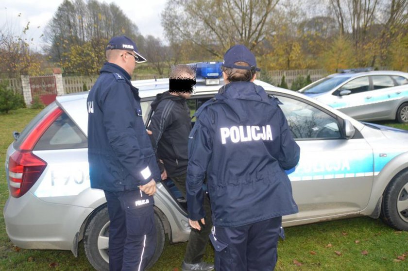 Policja z Bełchatowa w Łódzkiem zlikwidowała hurtownię marihuany. Kilogramy narkotyku w beczkach