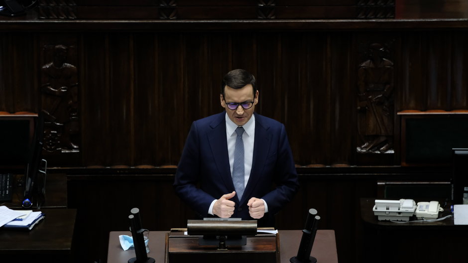 Premier Mateusz Morawiecki wygłasza przemówienie na sali Sejmu