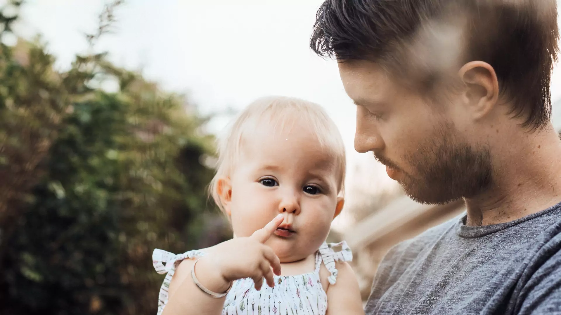 Ojcowie czerpią z rodzicielstwa więcej szczęścia niż matki (wg nowych badań)