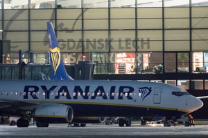 WizzAir i PLL LOT mają problemy, które wykorzystuje Ryanair. Jakie połączenia z Polski w 2024 r.?