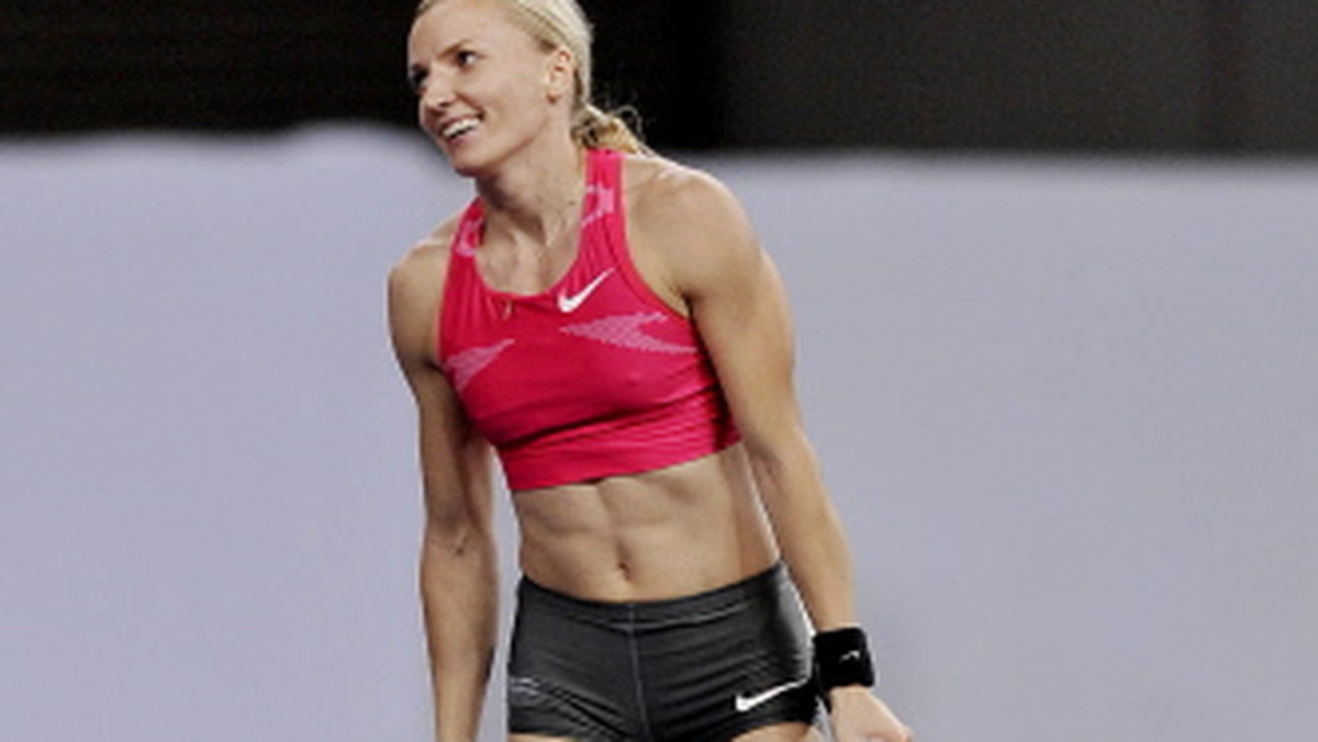 Zaledwie dwóch skoków potrzebowała Anna Rogowska, by zakwalifikować się do finału konkursu skoku o tyczce podczas odbywających się w Paryżu halowych mistrzostw Europy w lekkiej atletyce. Polka zapewniła sobie awans jako pierwsza z wszystkich zawodniczek.