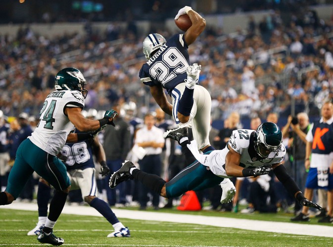 'Pitbull', piękne cheerleaderki, a na boisku starcia gigantów. W lidze NFL nie jest nudno