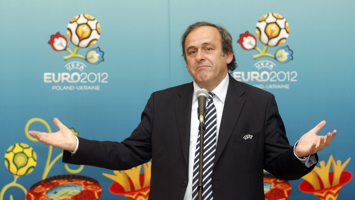 Prezydent Europejskiej Federacji Piłkarskiej (UEFA) Michel Platini nie ma wątpliwości, że reprezentacja Francji nie należy do faworytów nadchodzących mistrzostw świata w RPA. Były francuski pomocnik stwierdził, że "Trójkolorowi" nie są nawet w pierwszej trójce najlepszych drużyn.