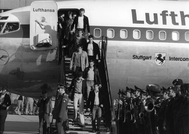 Uwolnieni zakładnicy lotu Lufthansa 181 po powrocie do Niemiec