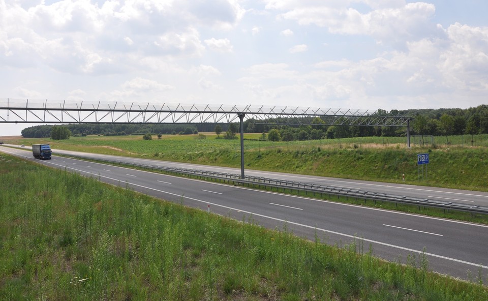 Przejście dla nietoperzy zamontowane wcześniej nad trasą S3