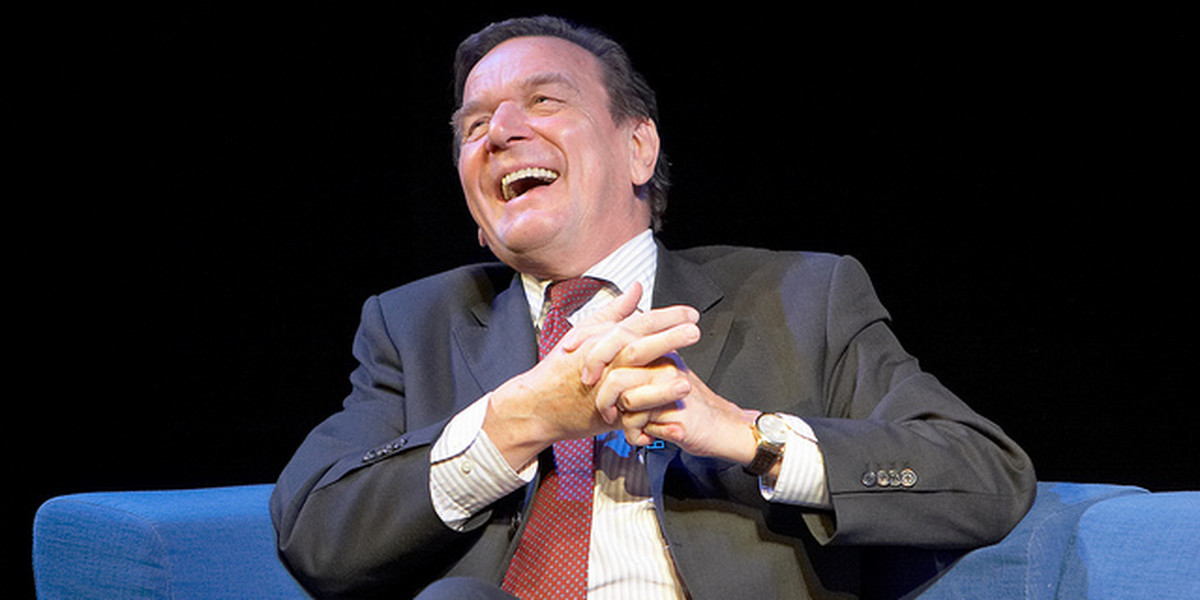 Gerhard Schröder pracuje w Nord Stream i Rosniefcie. Dostał propozycję od Gazpromu