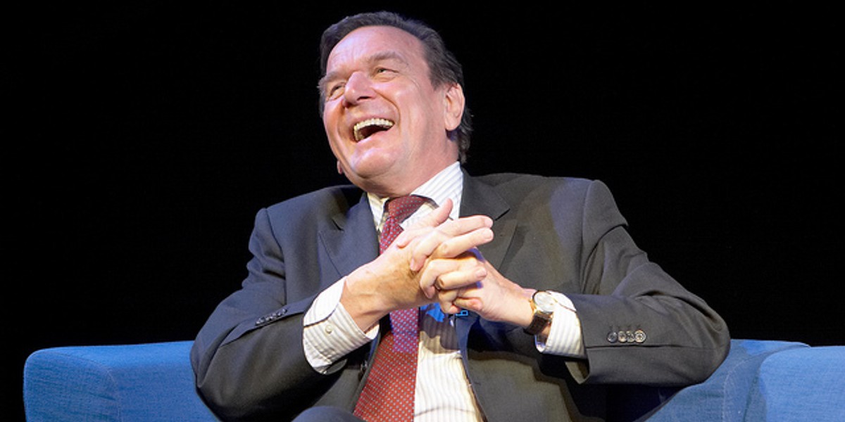 Gerhard Schröder pracuje w Nord Stream i Rosniefcie. Dostał propozycję od Gazpromu