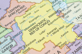 Wojna domowa w afrykańskim kraju. Rebelianci zajęli jedno z największych miast