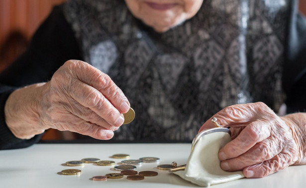 Minimalne emerytury urosną wolniej niż minimalne pensje, jeśli zostaną wdrożone podwyżki