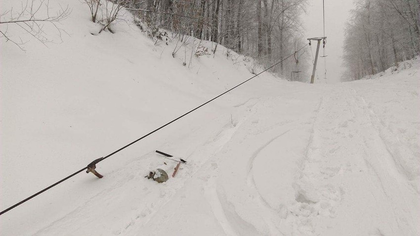 Pukla sajla na žičari ski centra