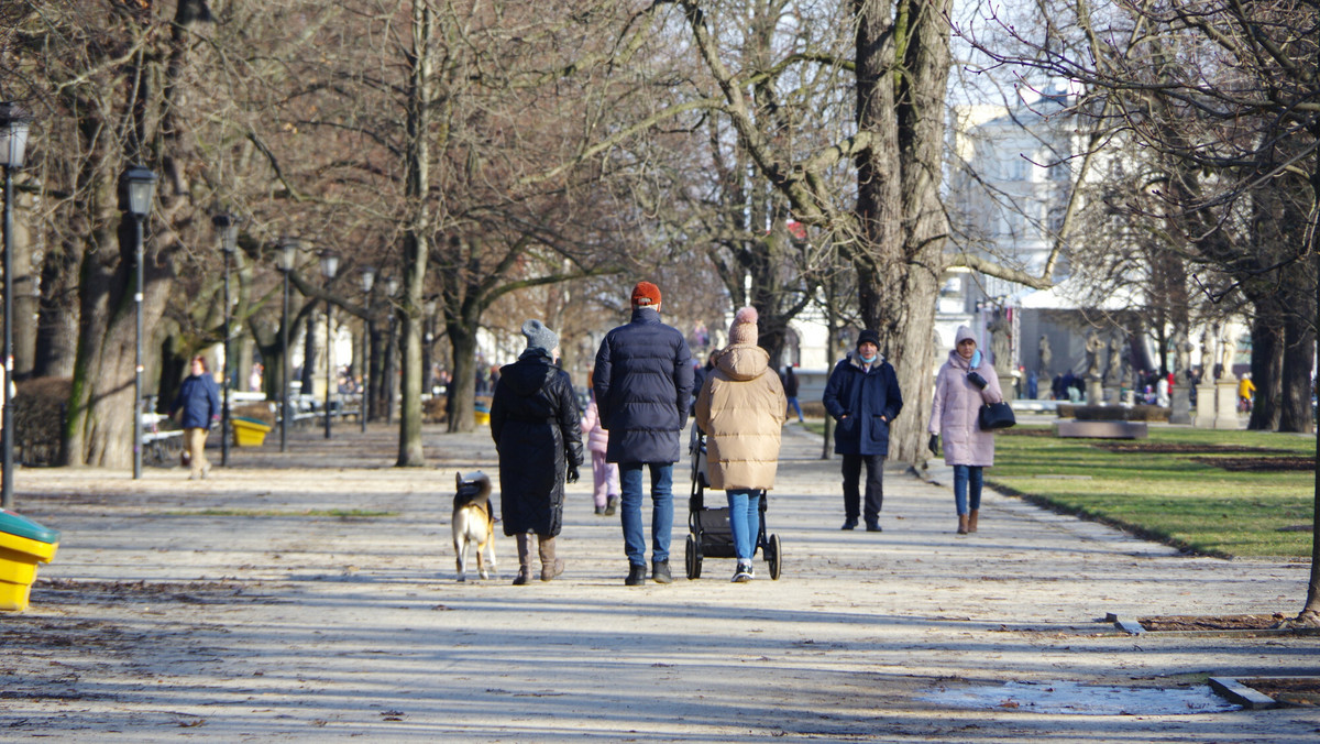 Ponad połowa Polaków dorabia po godzinach. To wegetacja nie życie"