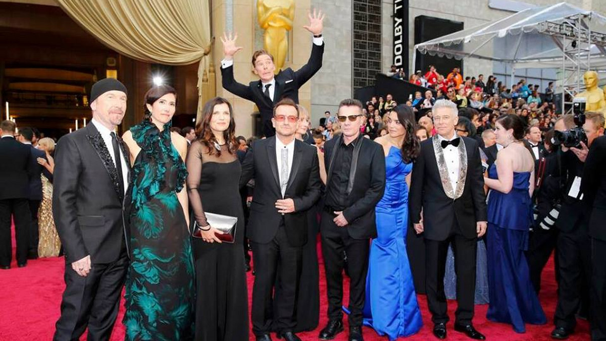 Ponad tydzień po Oscarach odnalazło się wideo dokumentujące słynny żart Benedicta Cumberbatcha. Aktor "wprosił się" na grupowe zdjęcie U2, a efekty szybko obiegły całą sieć.