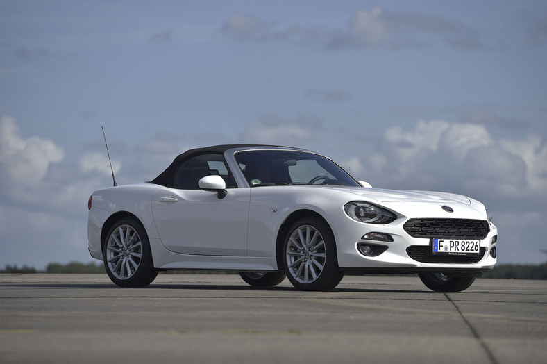 Mazda MX-5 kontra Fiat 124 Spider - takie same, a jednak inne