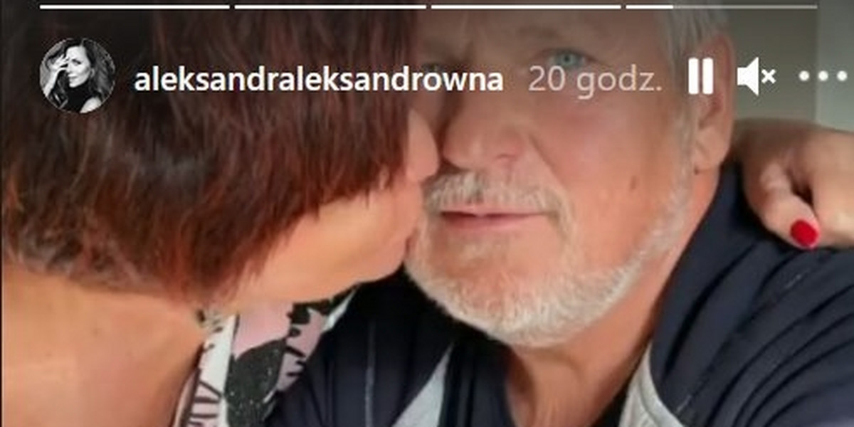 Aleksandra Kwaśniewska opublikowała zdjęcie pocałunku rodziców.