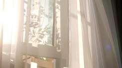 Firanki straciły swoją biel? Wystarczy użyć tych produktów, a będą jak nowe