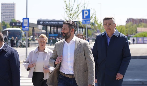 Šapić na stajalištu Beograd jug