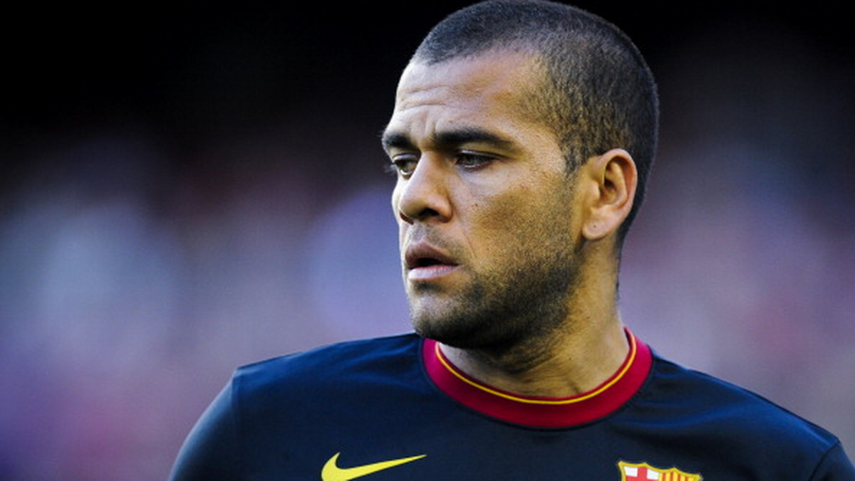 Dani Alves, zawodnik FC Barcelona, jakiś czas temu obiecał, że gdy jego drużyna awansuje do kolejnej rundy Ligi Mistrzów, przefarbuje włosy na blond...