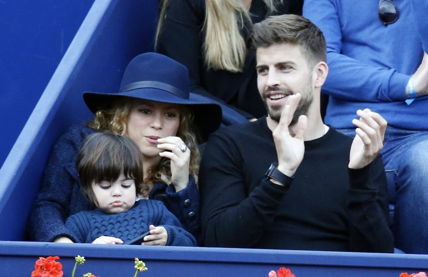 Pique i Shakira na meczu z dzieckiem