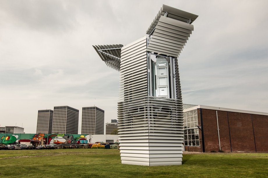 The Smog Free Tower podczas pracy