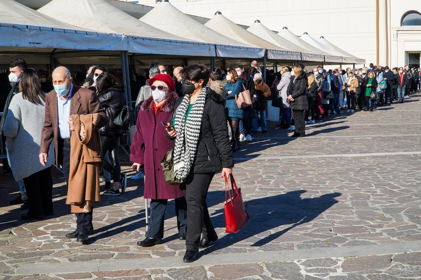 Red za vakcinu u Napulju