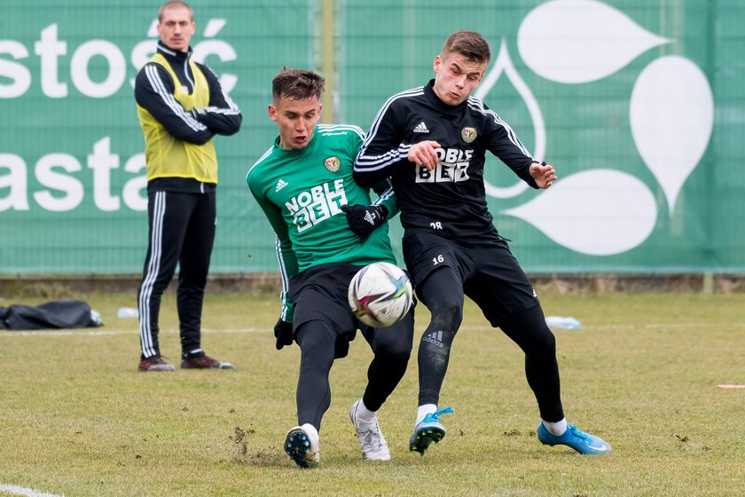 Obrońca Konrad Poprawa (23 l.) był już skazany na granie w drugoligowych rezerwach