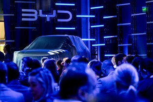 Chiny zalewają Europę autami elektrycznymi. Boją się wprowadzenia 45-proc. ceł