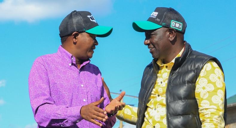 Machakos Governor Dr Alfred Mutua with Kenya Kwanza presidential candidate Dr William Ruto during a campaign stopover on May 10, 2022