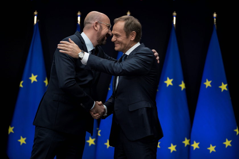 Wzruszony Tusk pożegnał się z funkcją