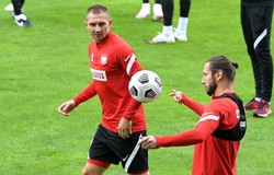 Krychowiak wrócił do treningów z kadrą. Przeziębiony Milik