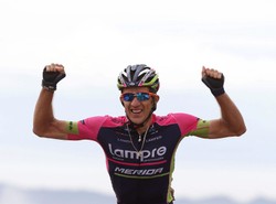 Przemysław Niemiec miał wypadek. Kolarz zderzył się z autem i motocyklem