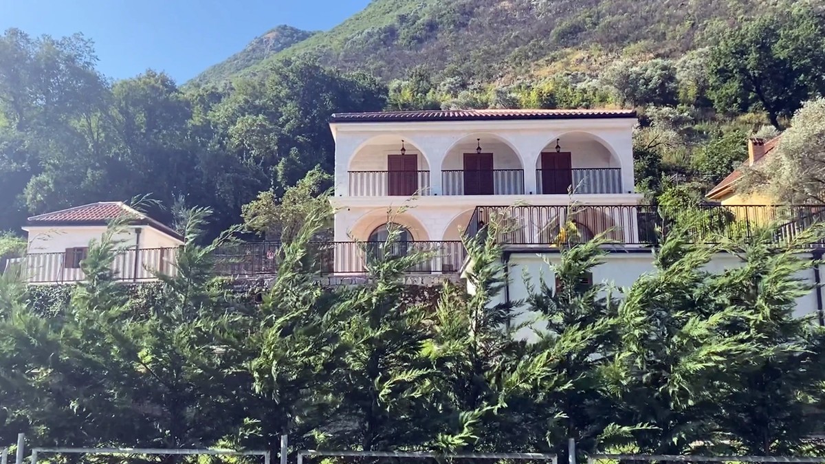 Vila Nikole Mirotića u Crnoj Gori