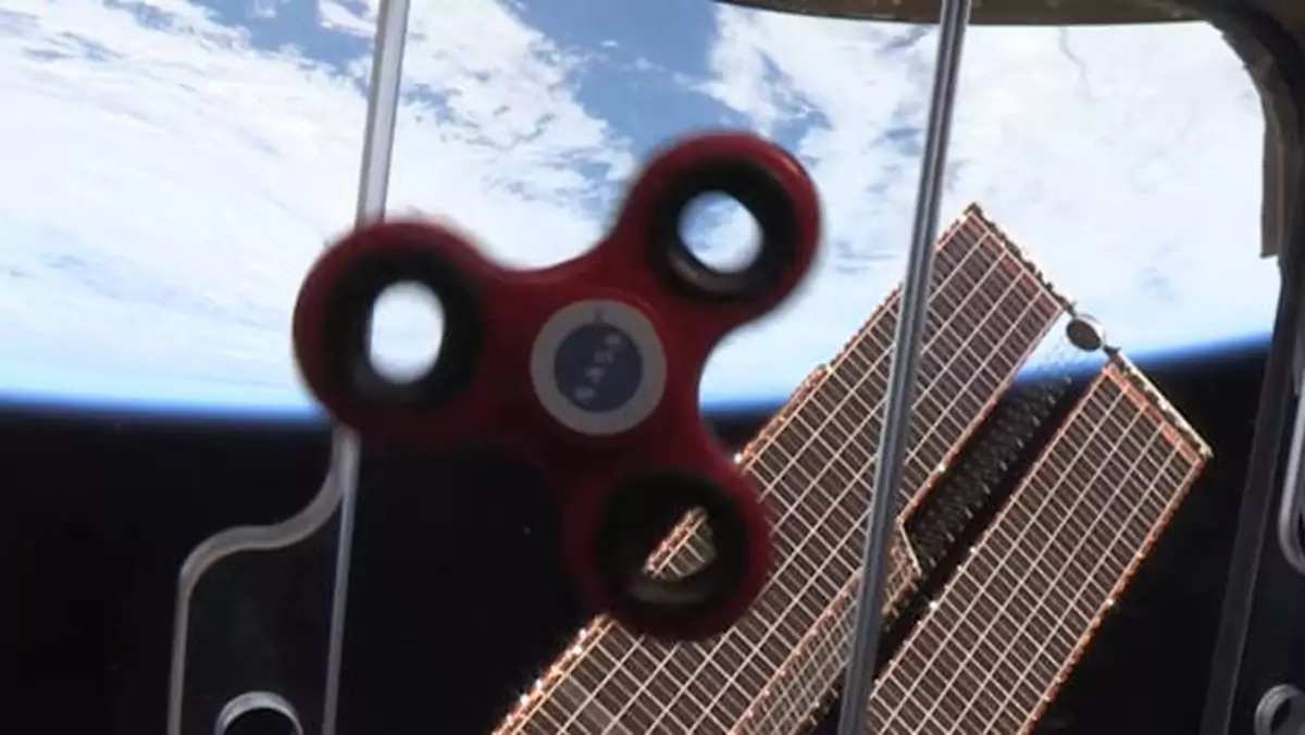 Tak działa Fidget Spinner w kosmosie. Zobacz nagranie astronautów z ISS (wideo)