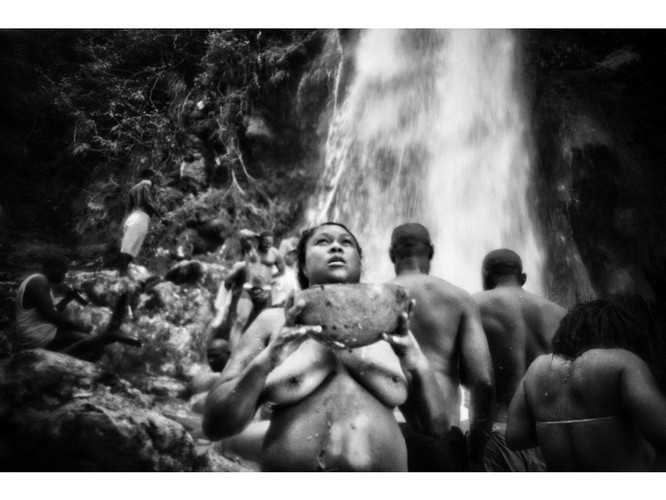 Pielgrzymka do Saut-d’Eau na Haiti - drugie miejsce w kategorii 'Sztuka i rozrywka' - reportaż, autor: Emiliano Larizza