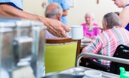 gminy coraz więcej płacą za pobyt mieszkańców domu pomocy społecznej.