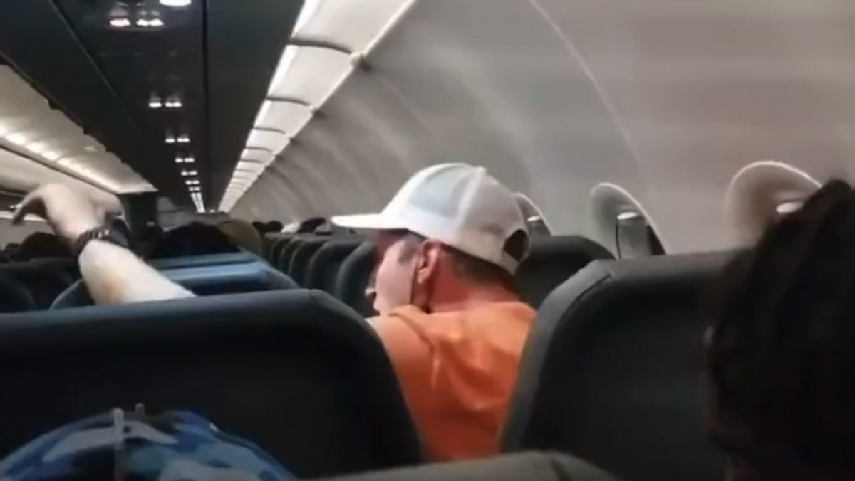 USA. Pasażer molestował stewardessy. Jedną z nich uderzył w twarz