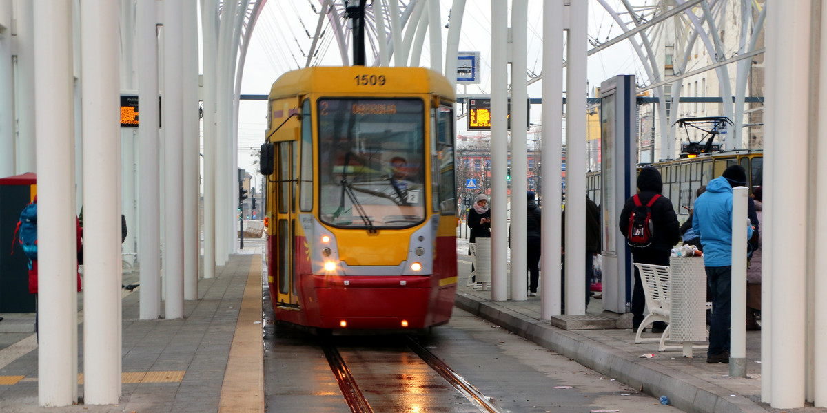 tramwaj na przystanku Piotrkowska Centrum w Łodzi