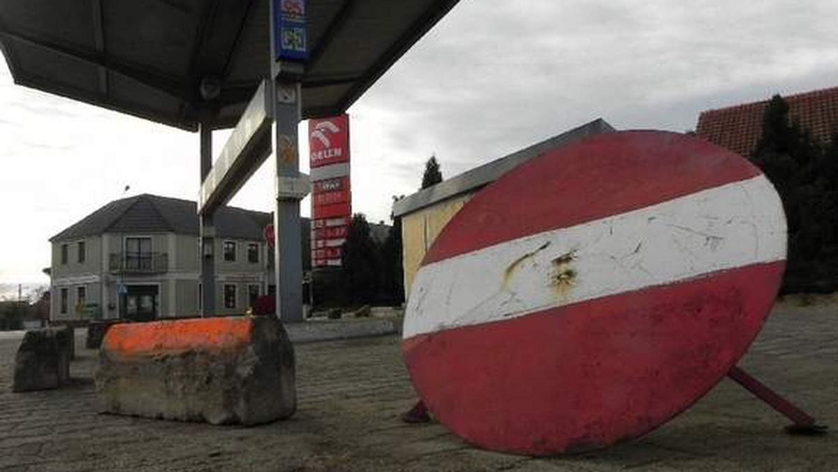 W Kargowej została zamknięta stacja paliw. Jej właścicielowi - Polskiemu Koncernowi Naftowemu Orlen - nie udało się rozbudować obiektu i dostosować go do wymogów unijnych z powodu protestów mieszkańców.