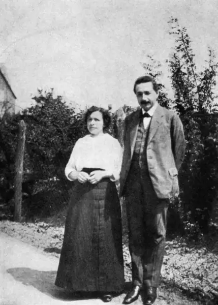 Mileva Maric i Albert Einstein, 1905 /  Print Collector / Contributor z GettyImages 