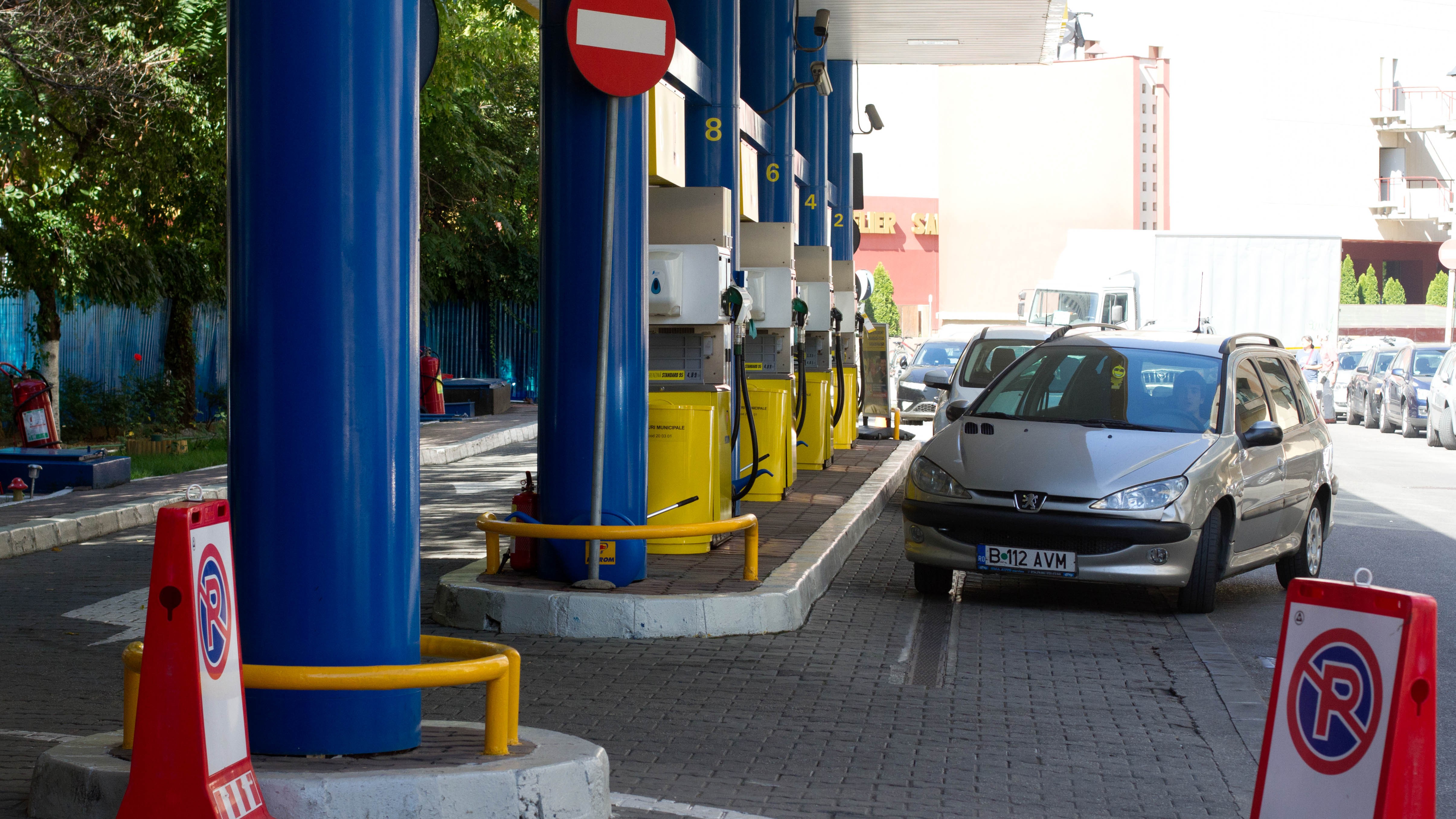 Benzina începe să se ieftinească, sâmbătă, 17 octombrie 2026. Cât costă un litru de carburant în București, Iași, Cluj-Napoca, Timișoara și Constanța