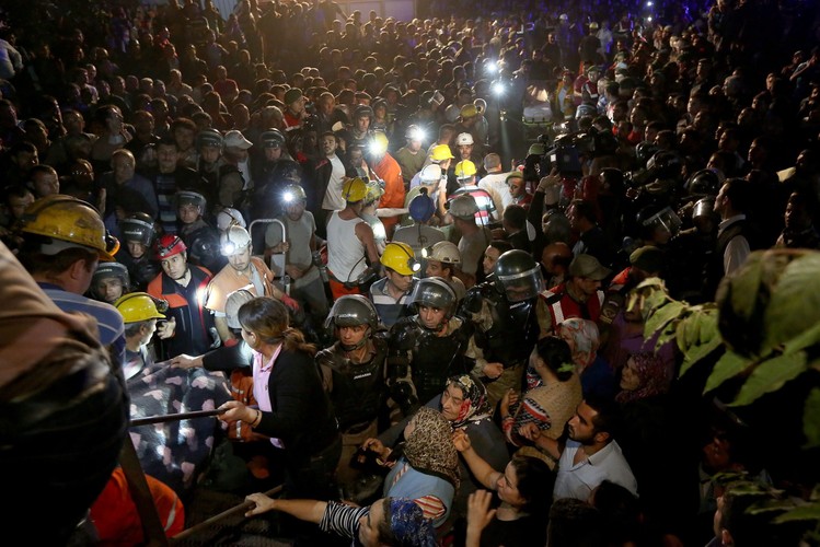 Akcja ratunkowa po katastrofie w kopalni w Soma w Turcji