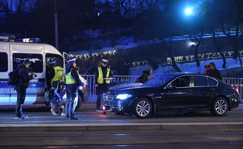 BMW wjechało w ludzi na przystanku w Warszawie