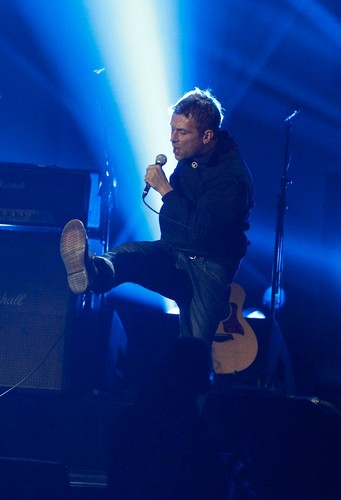 Blur podczas występu na Brit Awards 2012