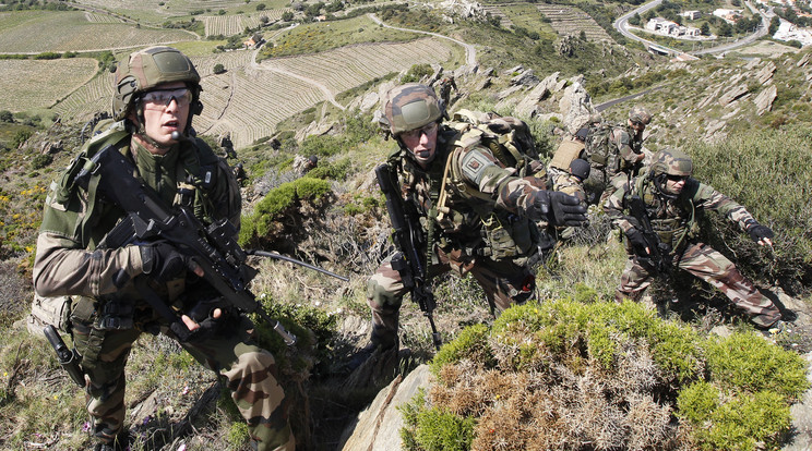 Kéttucatnyi haditengerészt is küld az Egyesült Államok /Fotó: AFP