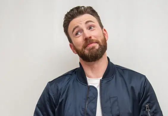 Chris Evans opublikował przez przypadek rozebrane zdjęcie na Instagramie. Jego reakcja? Doskonała