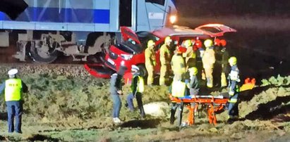 Pociąg uderzył w auto koło Gorlic. Poszkodowana kobieta z dwójką małych dzieci